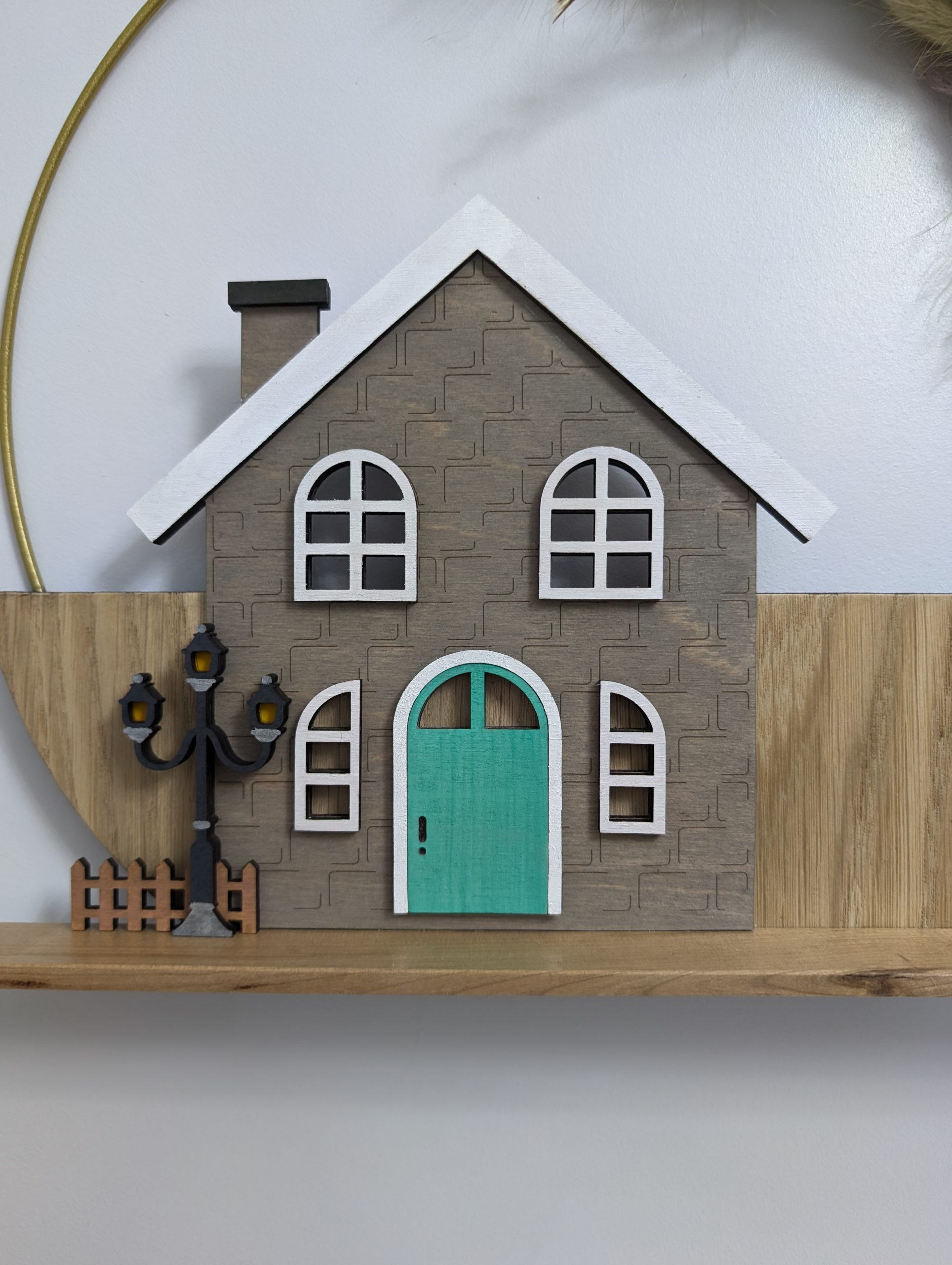 Wall Mounted Wreath with LED House Ornament - Image 10